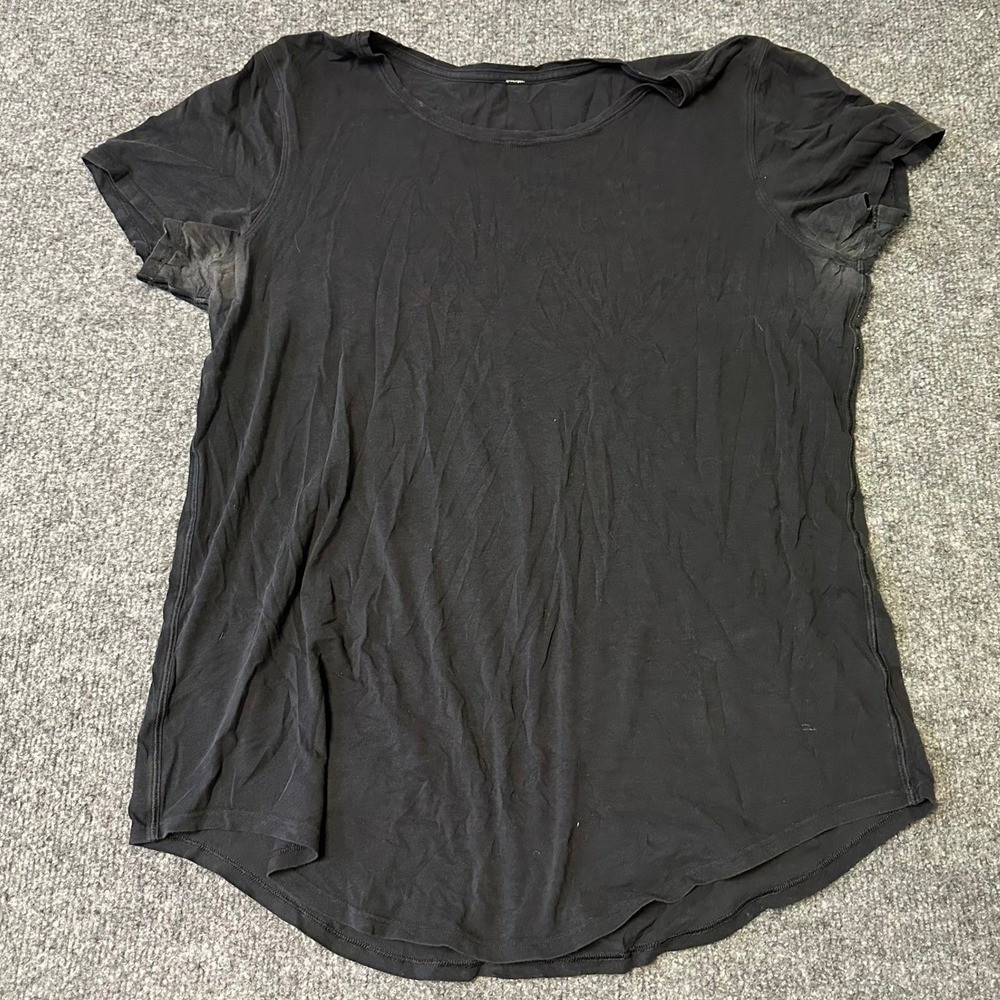 Lululemon T-Shirt Womens Size 8 Black Short Sleeve Relaxed Fit Curved Hem Hole